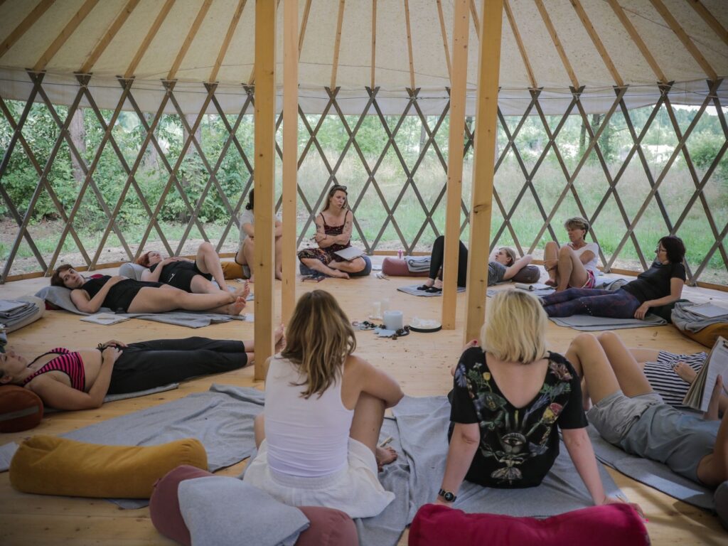 Gdzie szukać weekendowych warsztatów dla kobiet? Na KobieceWydarzenia.pl